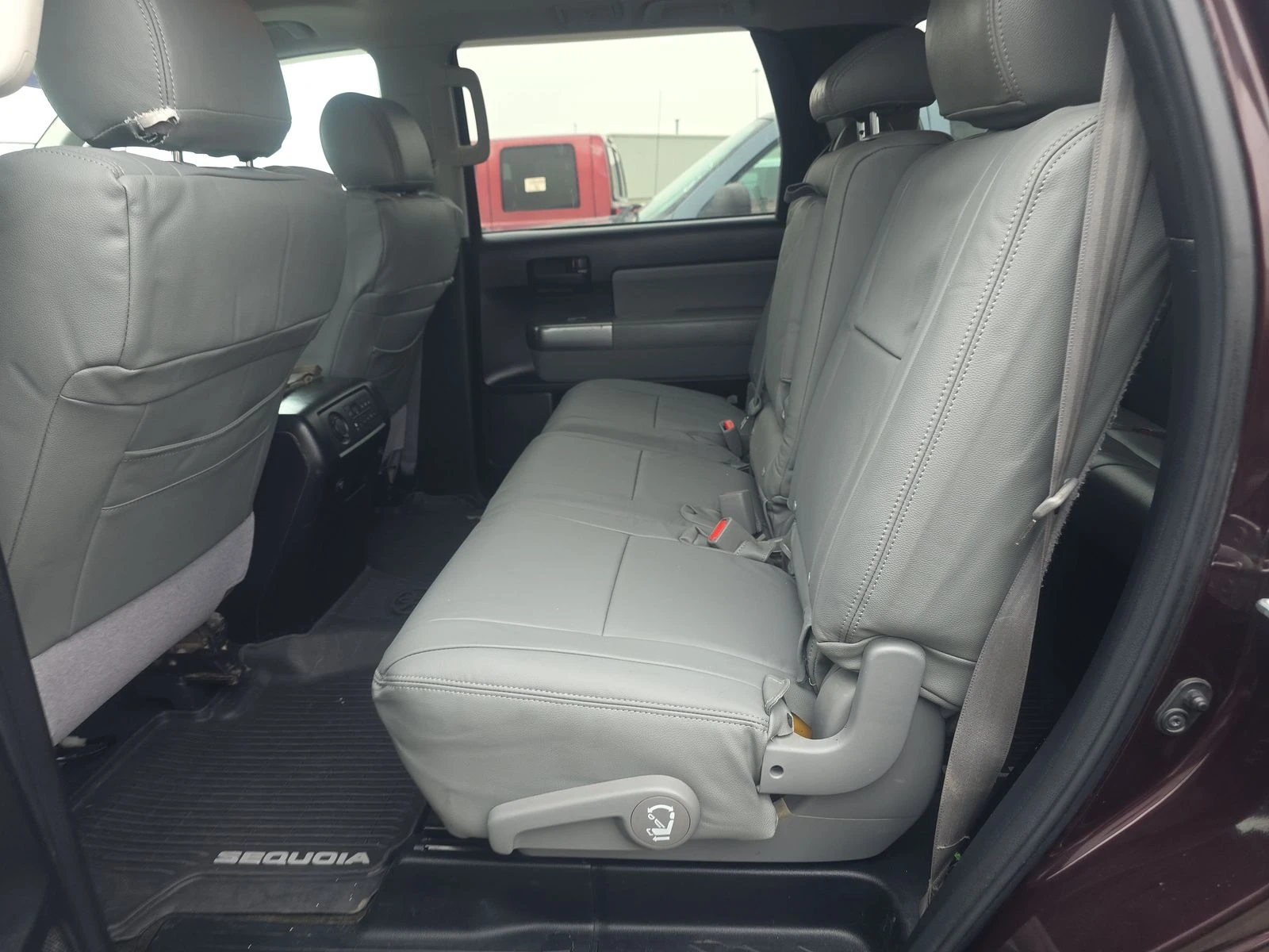 Toyota Sequoia 5.7* V8* ПОДГРЕВ* КАМЕРА* КЕЙЛЕС* , снимка 13 - Автомобили и джипове - 53915190