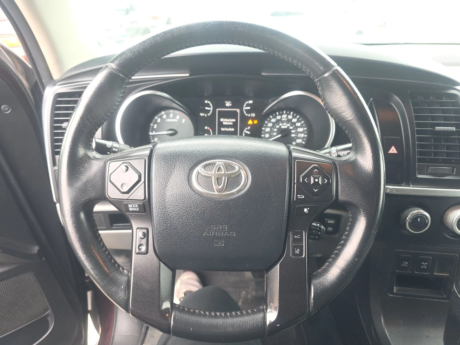 Toyota Sequoia 5.7* V8* ПОДГРЕВ* КАМЕРА* КЕЙЛЕС* , снимка 9 - Автомобили и джипове - 53915190