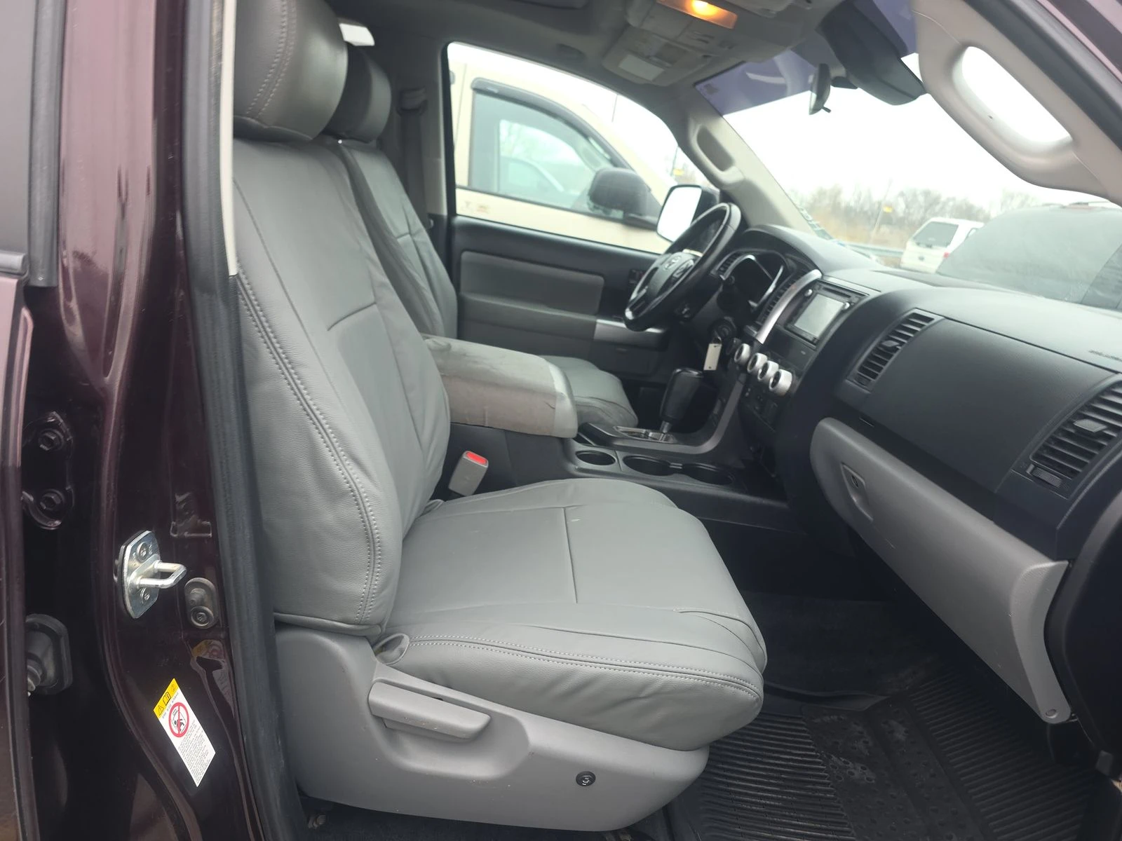 Toyota Sequoia 5.7* V8* ПОДГРЕВ* КАМЕРА* КЕЙЛЕС* , снимка 12 - Автомобили и джипове - 53915190