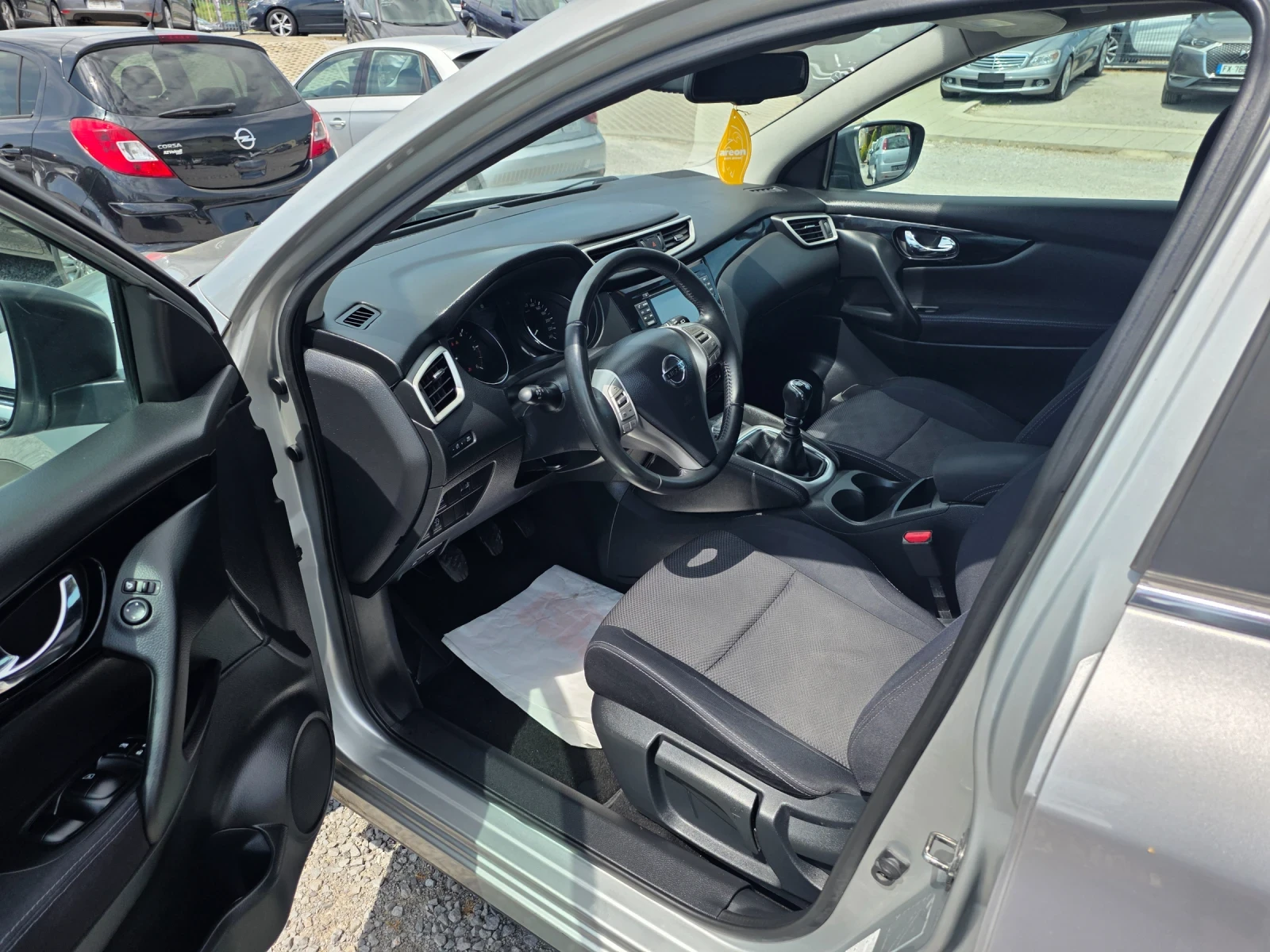 Nissan Qashqai 1.5dci панорама/360камера, снимка 10 - Автомобили и джипове - 54430772