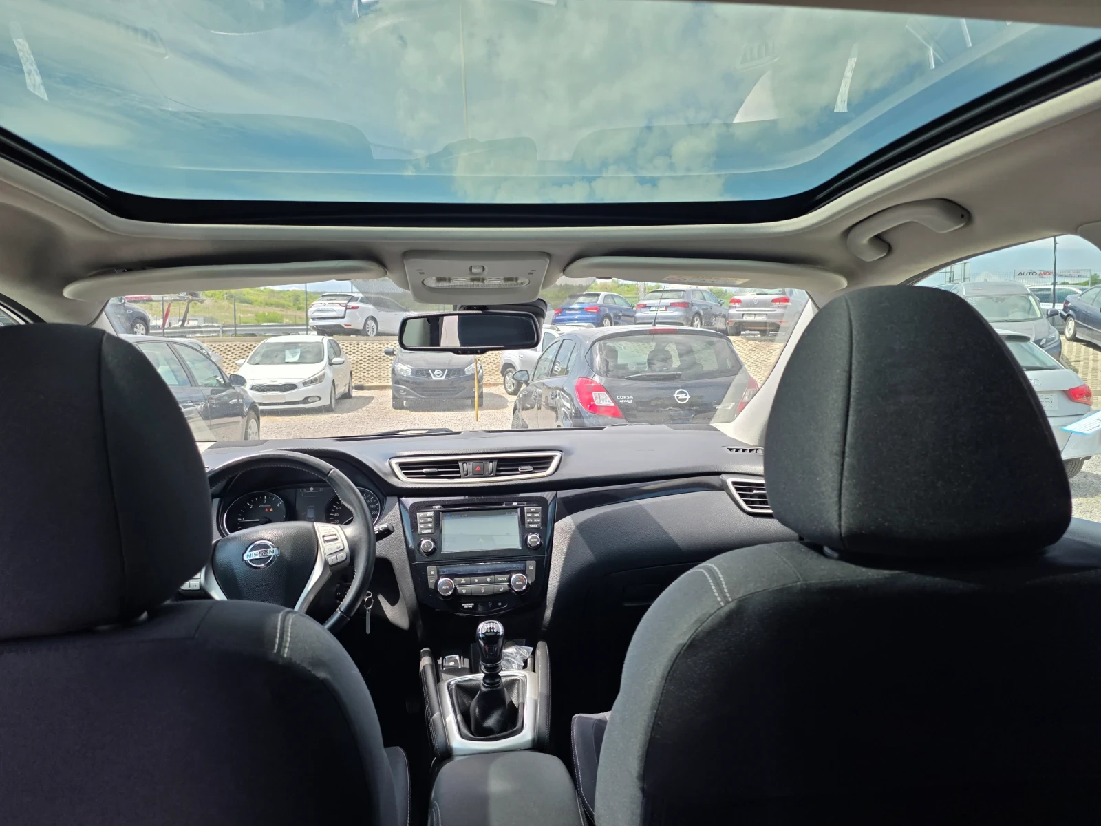 Nissan Qashqai 1.5dci панорама/360камера, снимка 11 - Автомобили и джипове - 54430772