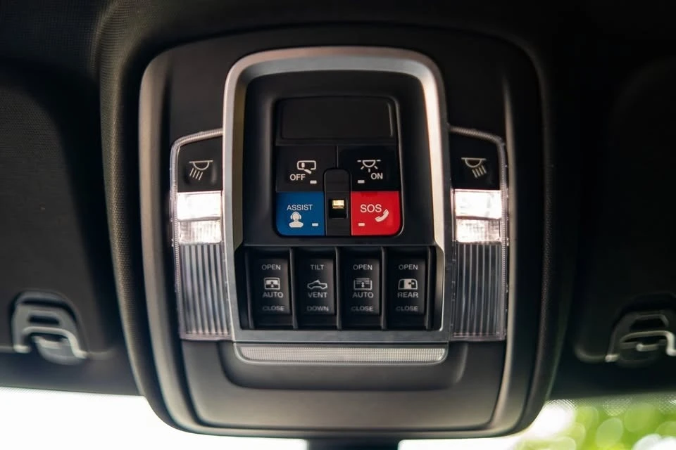 Dodge RAM 1500 * 5.7 HEMI * CARPLAY * CREW CAB * , снимка 12 - Автомобили и джипове - 55493376