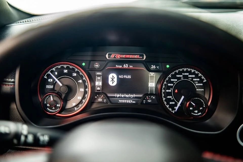 Dodge RAM 1500 * 5.7 HEMI * CARPLAY * CREW CAB * , снимка 9 - Автомобили и джипове - 55493376