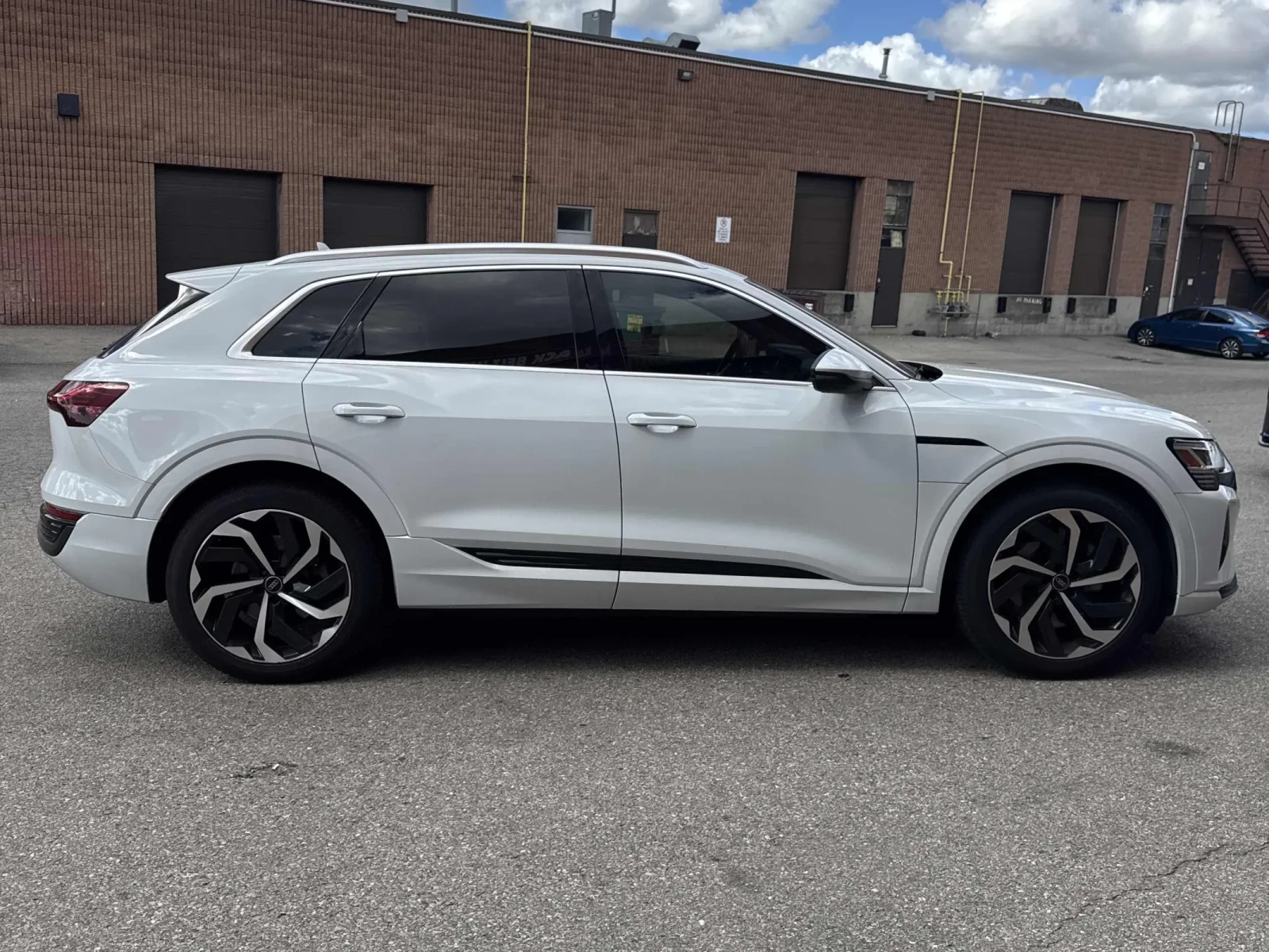 Audi Q8 114 kWh   QUATTRO   PANO   B&O   VENT   HEAT   CAM, снимка 3 - Автомобили и джипове - 56077222