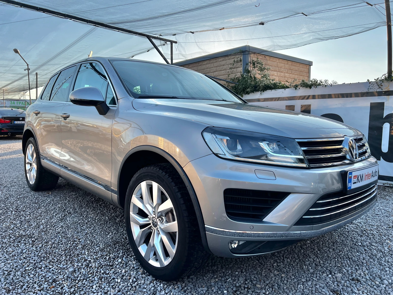 VW Touareg 3.0TDI 4Motion/R-LINE/FACE/NAVI/КОЖА/LED/ТЕГЛИЧ, снимка 2 - Автомобили и джипове - 56106513