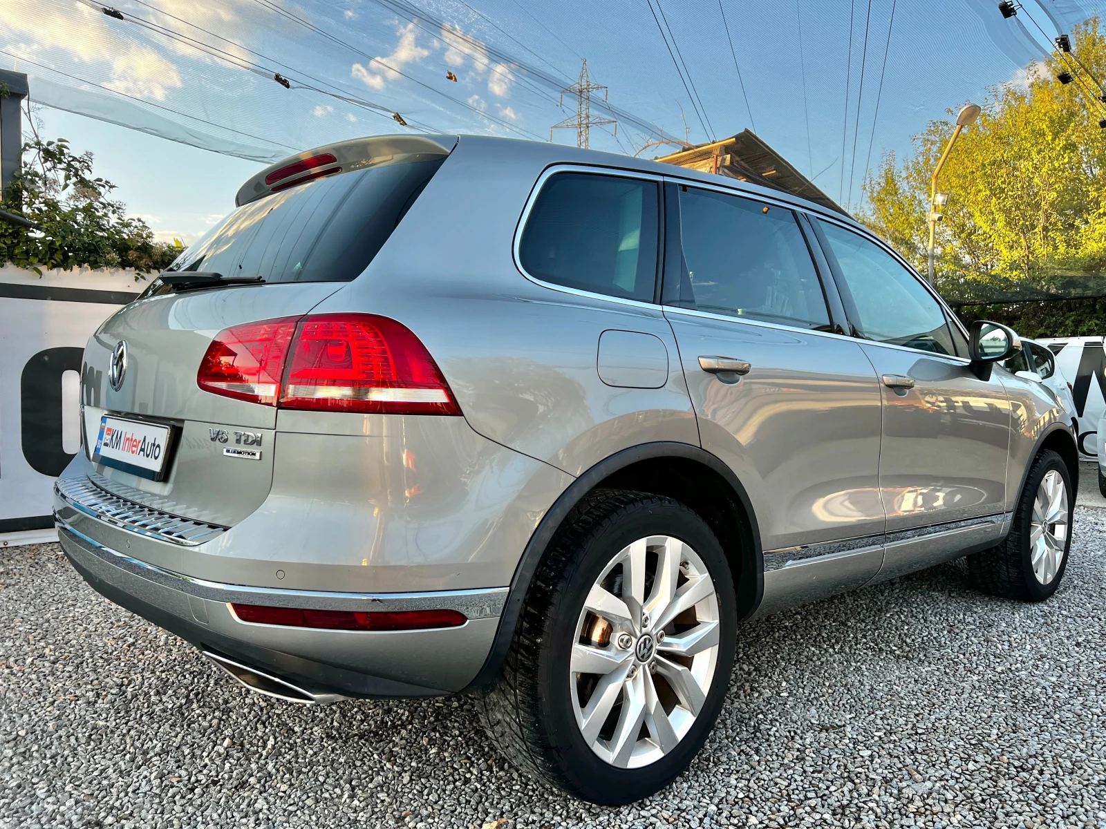 VW Touareg 3.0TDI 4Motion/R-LINE/FACE/NAVI/КОЖА/LED/ТЕГЛИЧ, снимка 3 - Автомобили и джипове - 56106513
