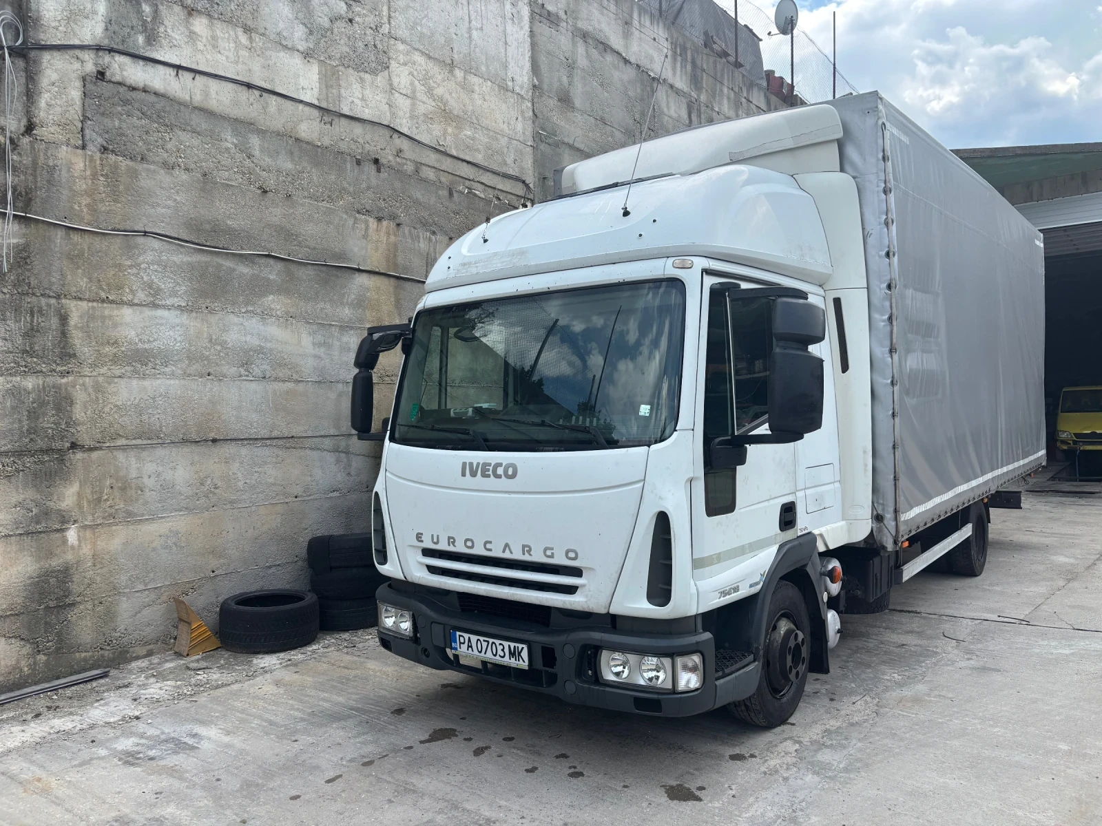 Iveco Eurocargo 75E18 2 легла нови предни гуми
