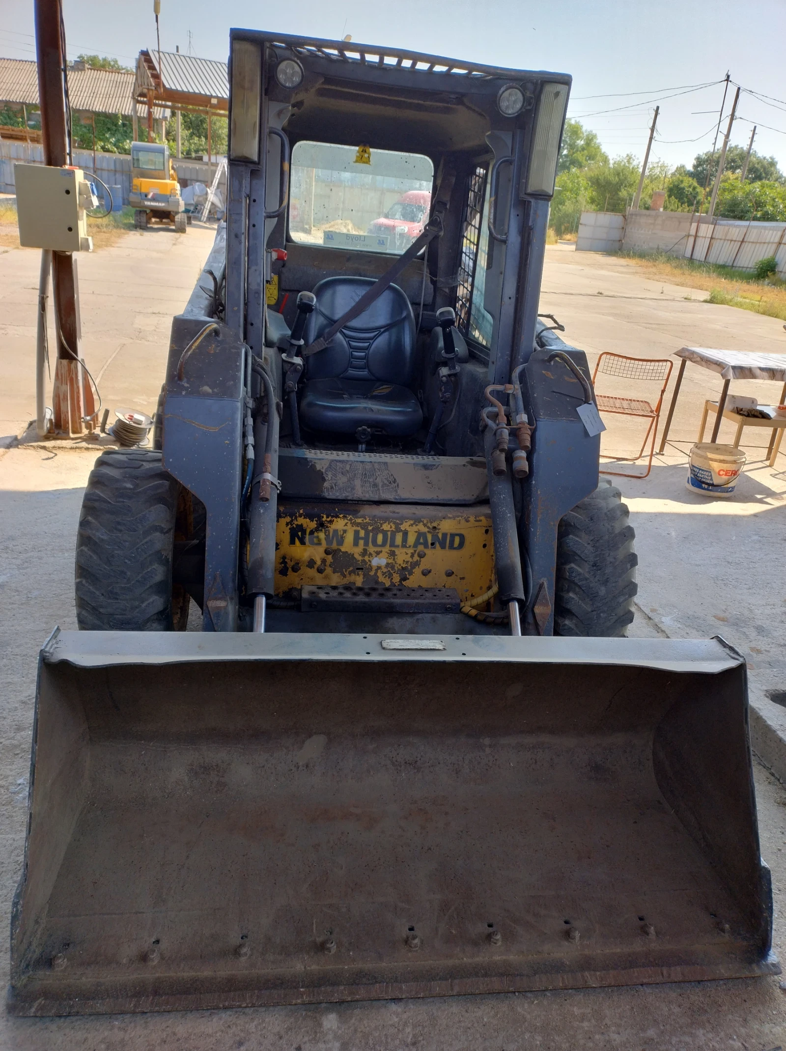 Мини челни товарачи Друга New Holland  - изображение 3