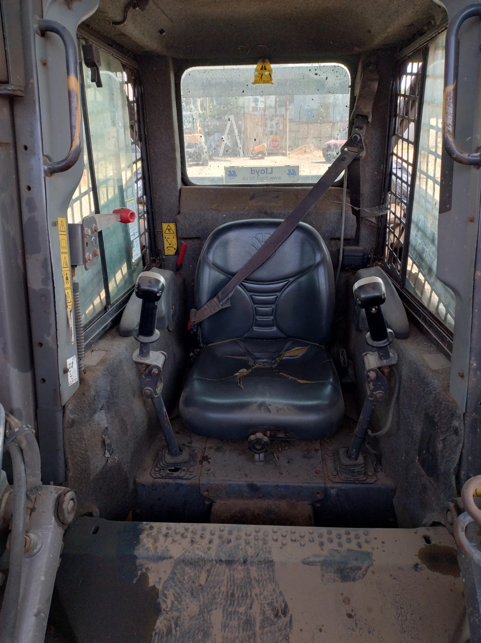 Мини челни товарачи Друга New Holland  - изображение 6