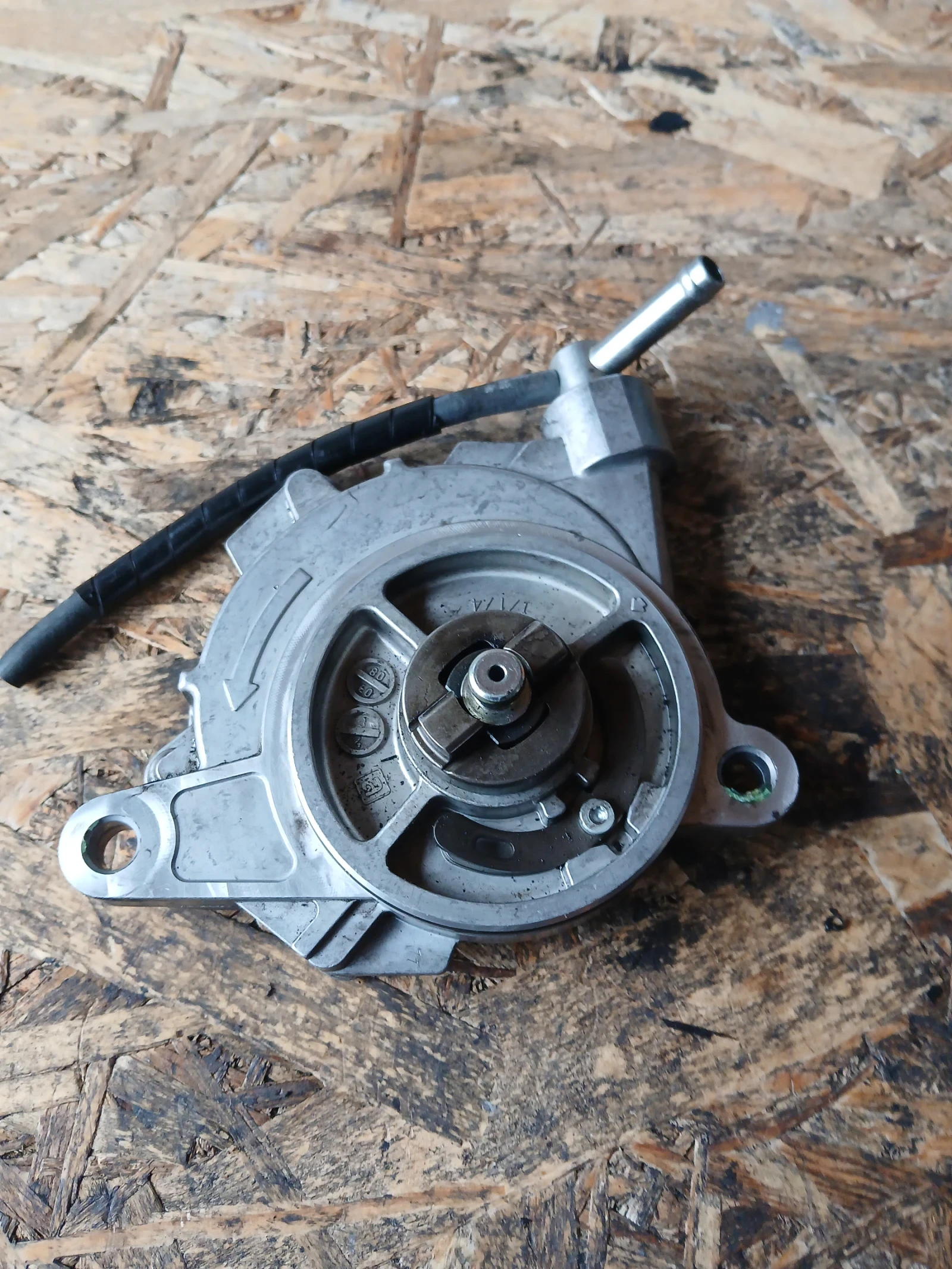 Вакум помпа Toyota Yaris 1.4 D4D, снимка 2 - Части - 56718680