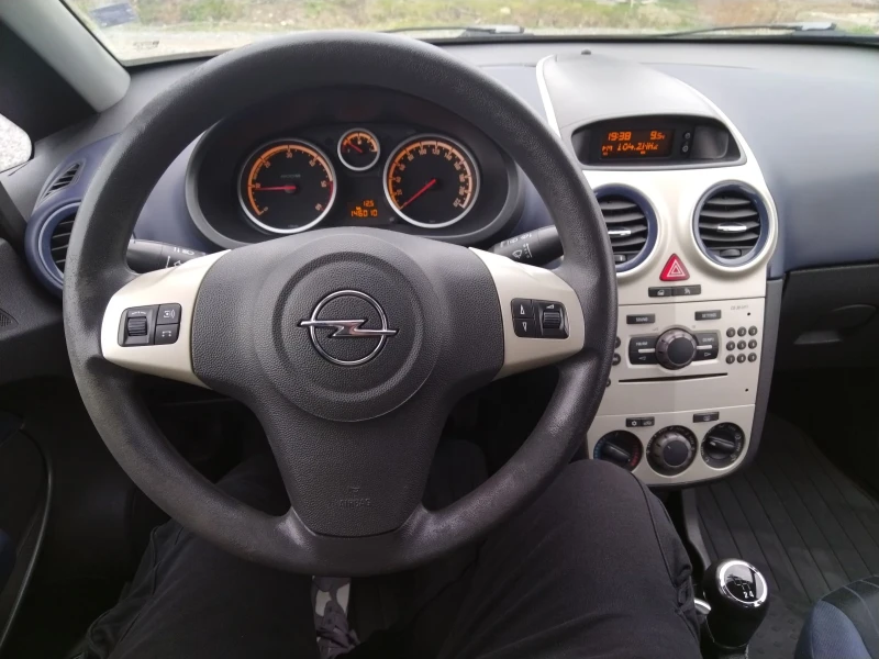 Opel Corsa Климатик, снимка 15 - Автомобили и джипове - 48249174