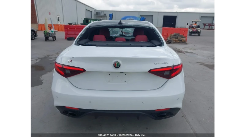 Alfa Romeo Giulia VELOCE* TI* ПЪЛНА СЕРВИЗНА ИСТОРИЯ, снимка 5 - Автомобили и джипове - 48691460