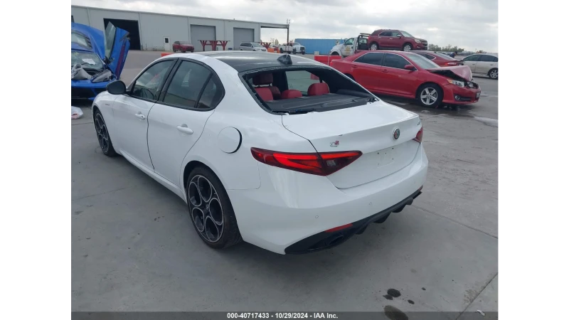 Alfa Romeo Giulia VELOCE* TI* ПЪЛНА СЕРВИЗНА ИСТОРИЯ, снимка 4 - Автомобили и джипове - 48691460