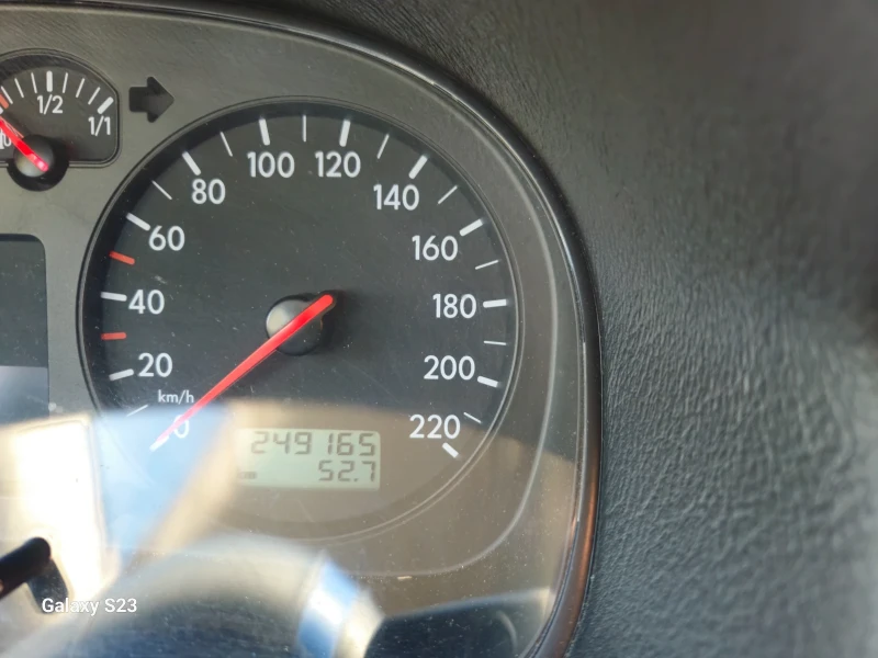 VW Golf 1.9 TDI, снимка 13 - Автомобили и джипове - 52473323