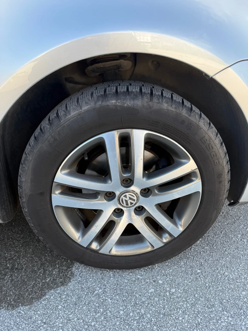 VW Touran 2.0 Ecofuel , снимка 14 - Автомобили и джипове - 52918320