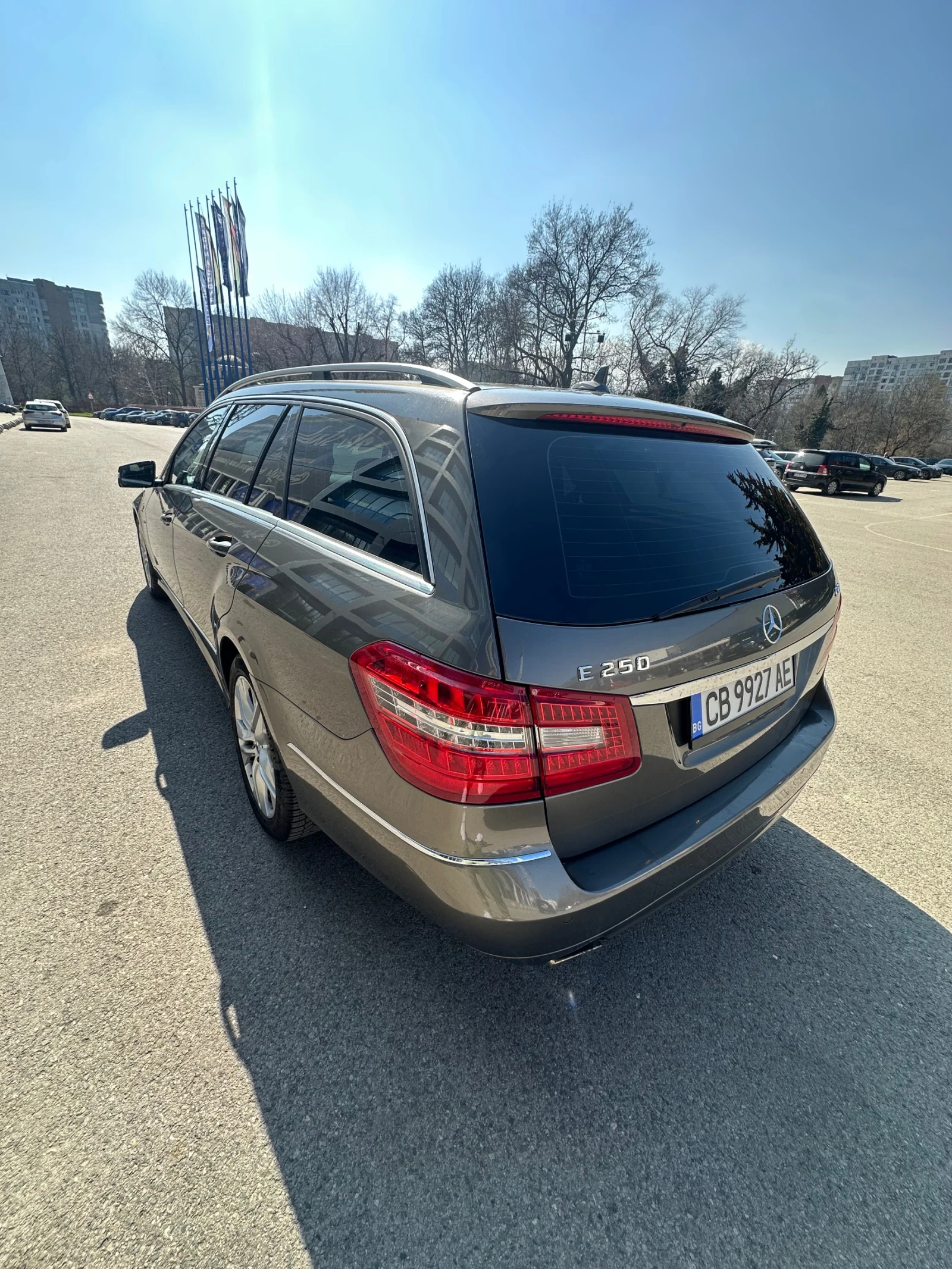 Mercedes-Benz E 250 CGI Blue Efficiency, снимка 10 - Автомобили и джипове - 53651818