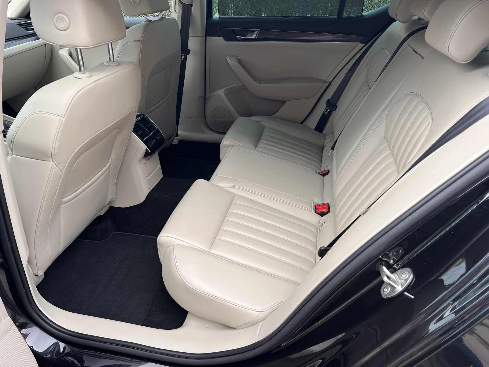 Skoda Superb STYLE/2.0TDI/200К.С./7АТ/4Х4 - изображение 10