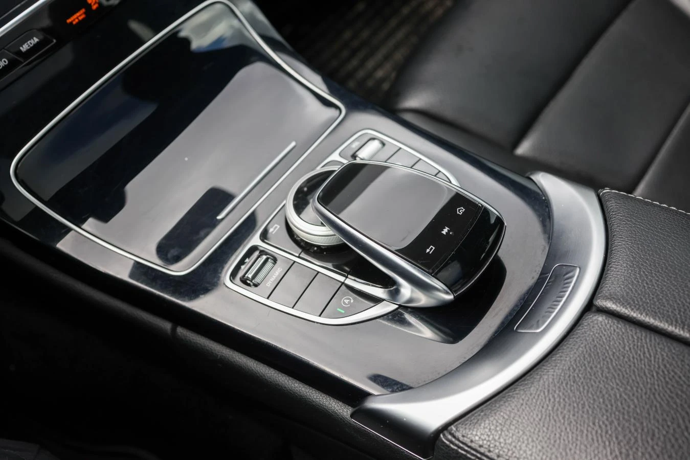 Mercedes-Benz C 300 4MATIC* АвтоКредит* (ЦЕНА ДО БГ), снимка 14 - Автомобили и джипове - 53999824