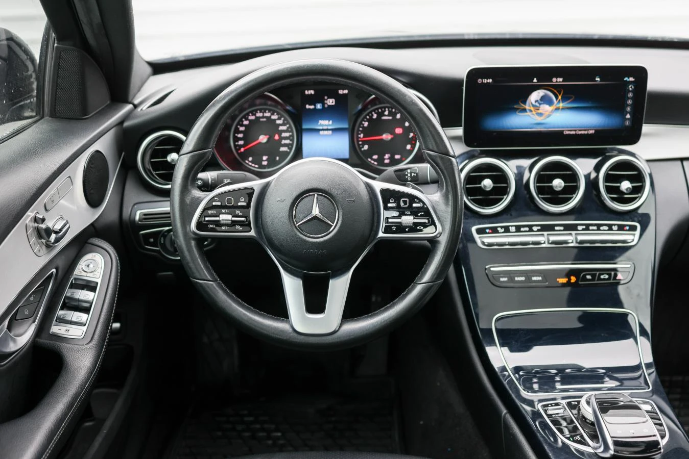 Mercedes-Benz C 300 4MATIC* АвтоКредит* (ЦЕНА ДО БГ), снимка 8 - Автомобили и джипове - 53999824