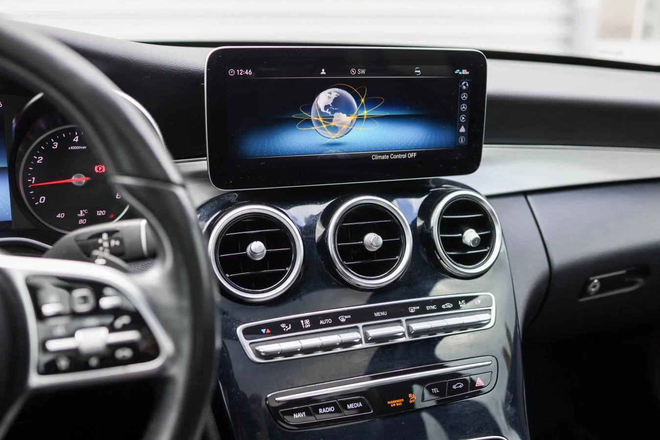 Mercedes-Benz C 300 4MATIC* АвтоКредит* (ЦЕНА ДО БГ), снимка 15 - Автомобили и джипове - 53999824