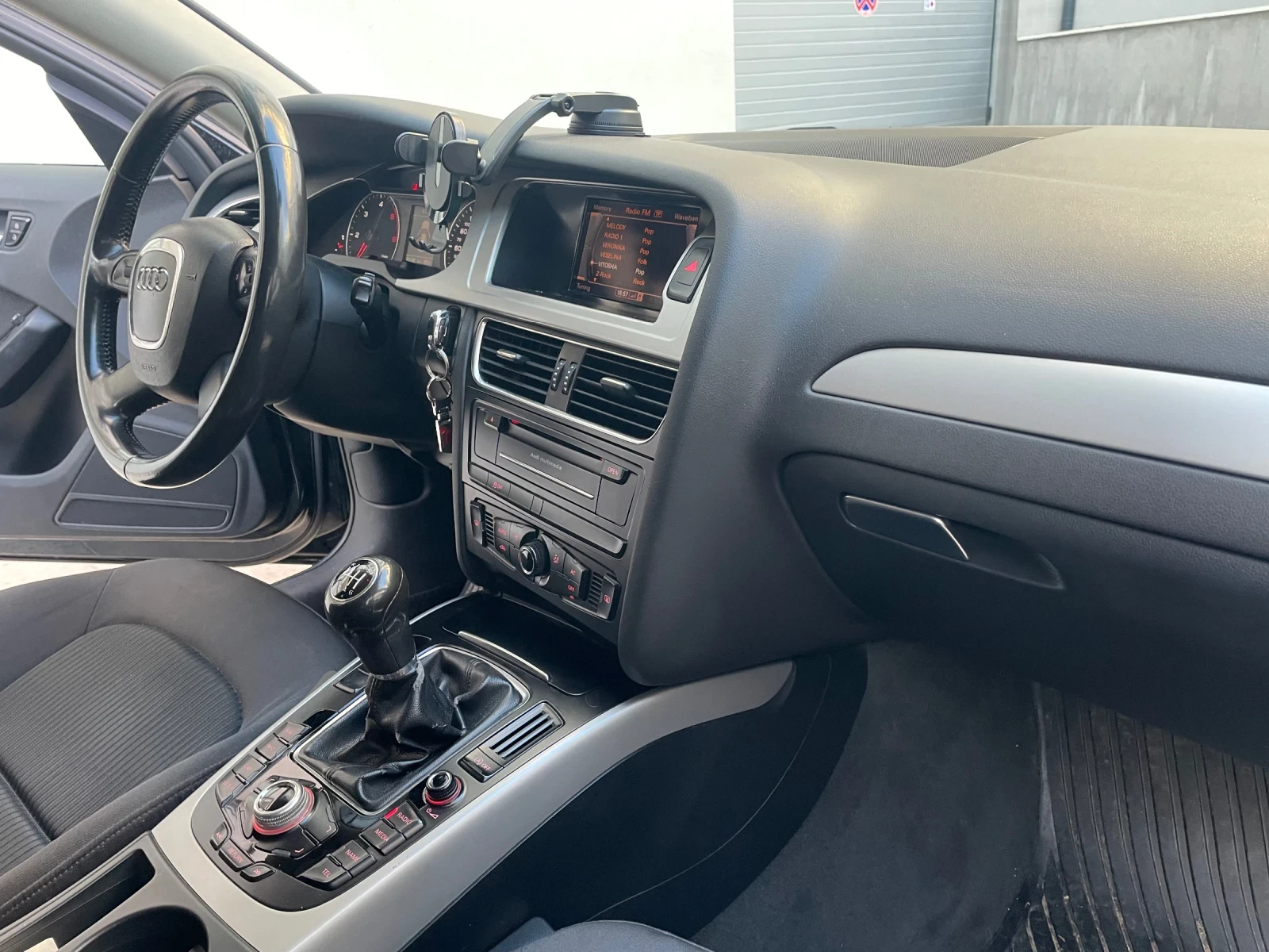 Audi A4 2.0 TDI, снимка 13 - Автомобили и джипове - 54024483