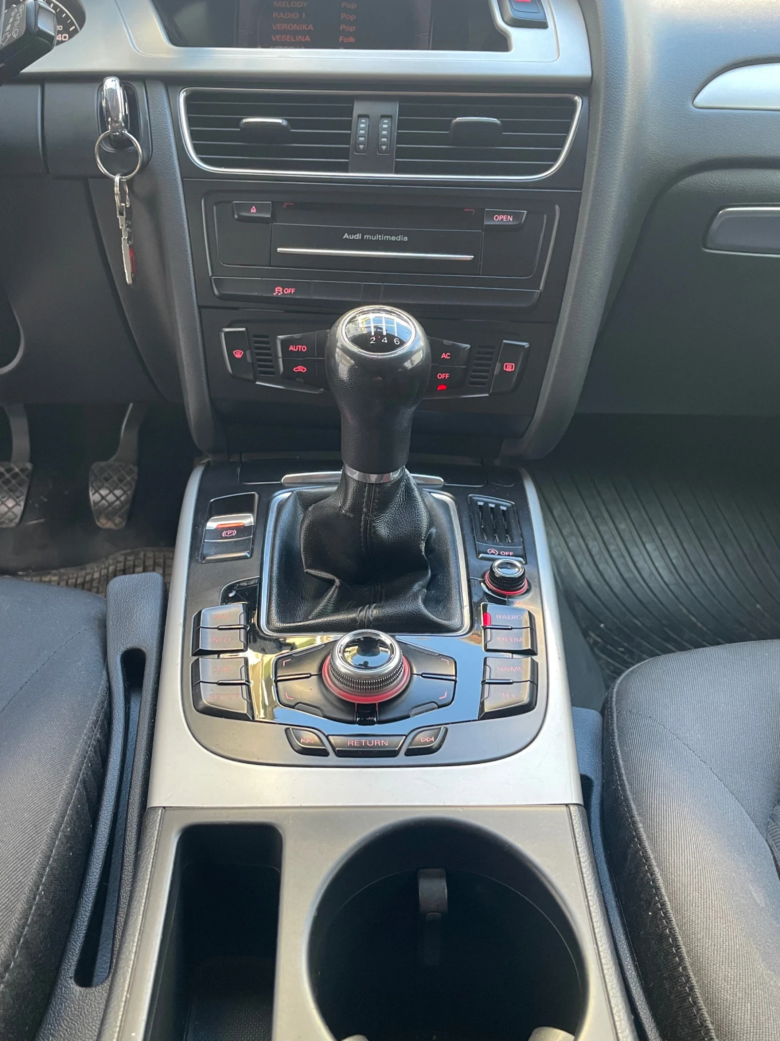 Audi A4 2.0 TDI, снимка 10 - Автомобили и джипове - 54024483