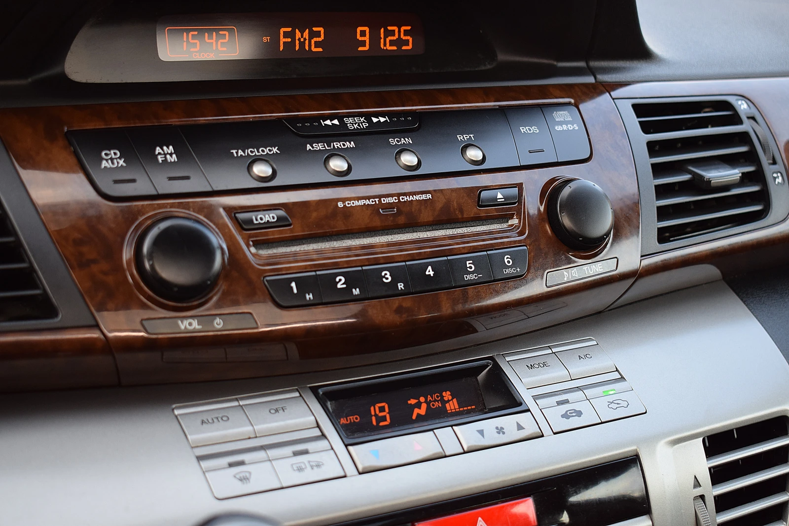 Honda Fr-v 2.0ШВЕЙЦАРИЯ/150.к.с, снимка 9 - Автомобили и джипове - 54175819