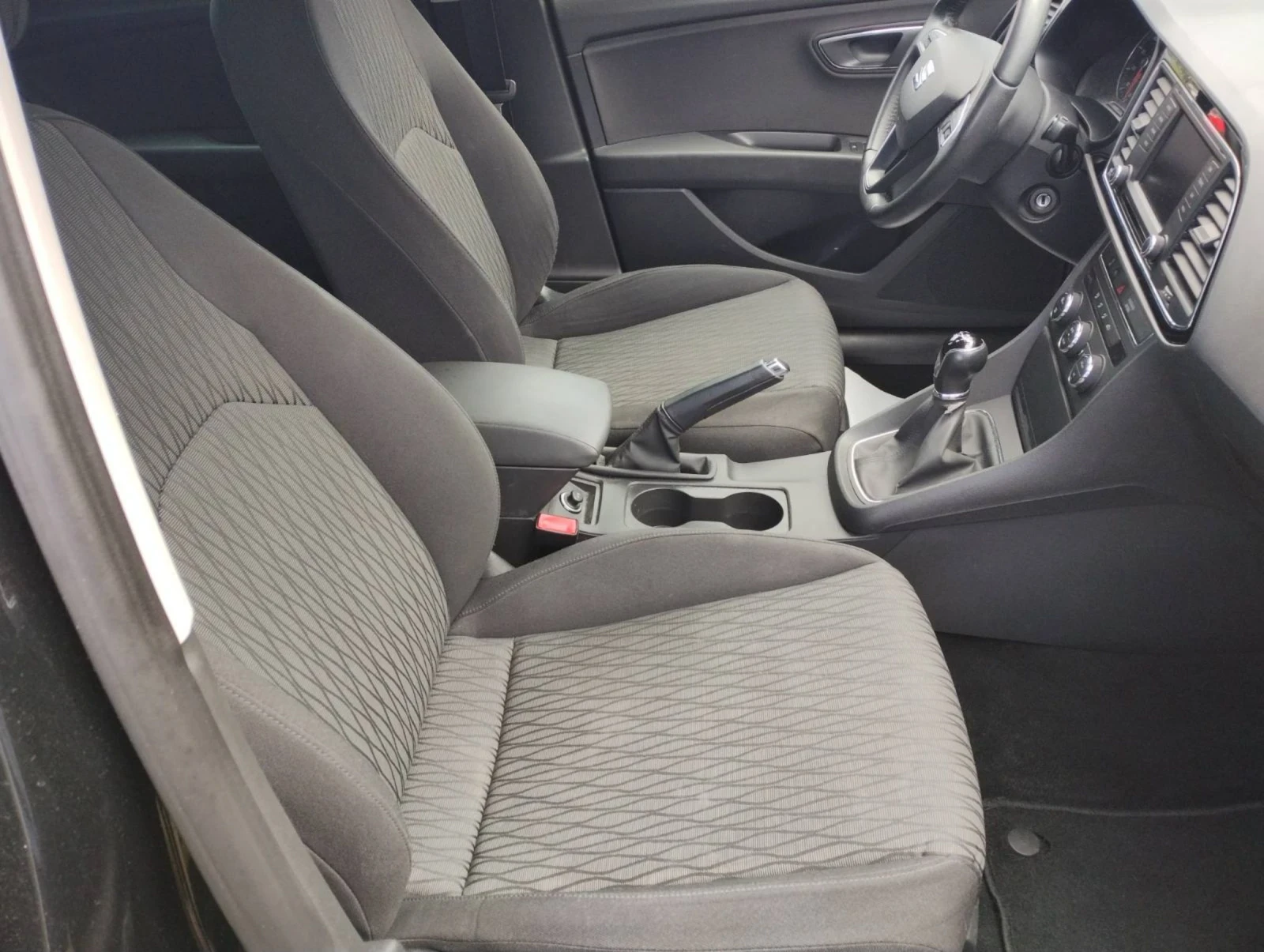 Seat Leon 1.2 TSI 105к.с , снимка 7 - Автомобили и джипове - 54568192