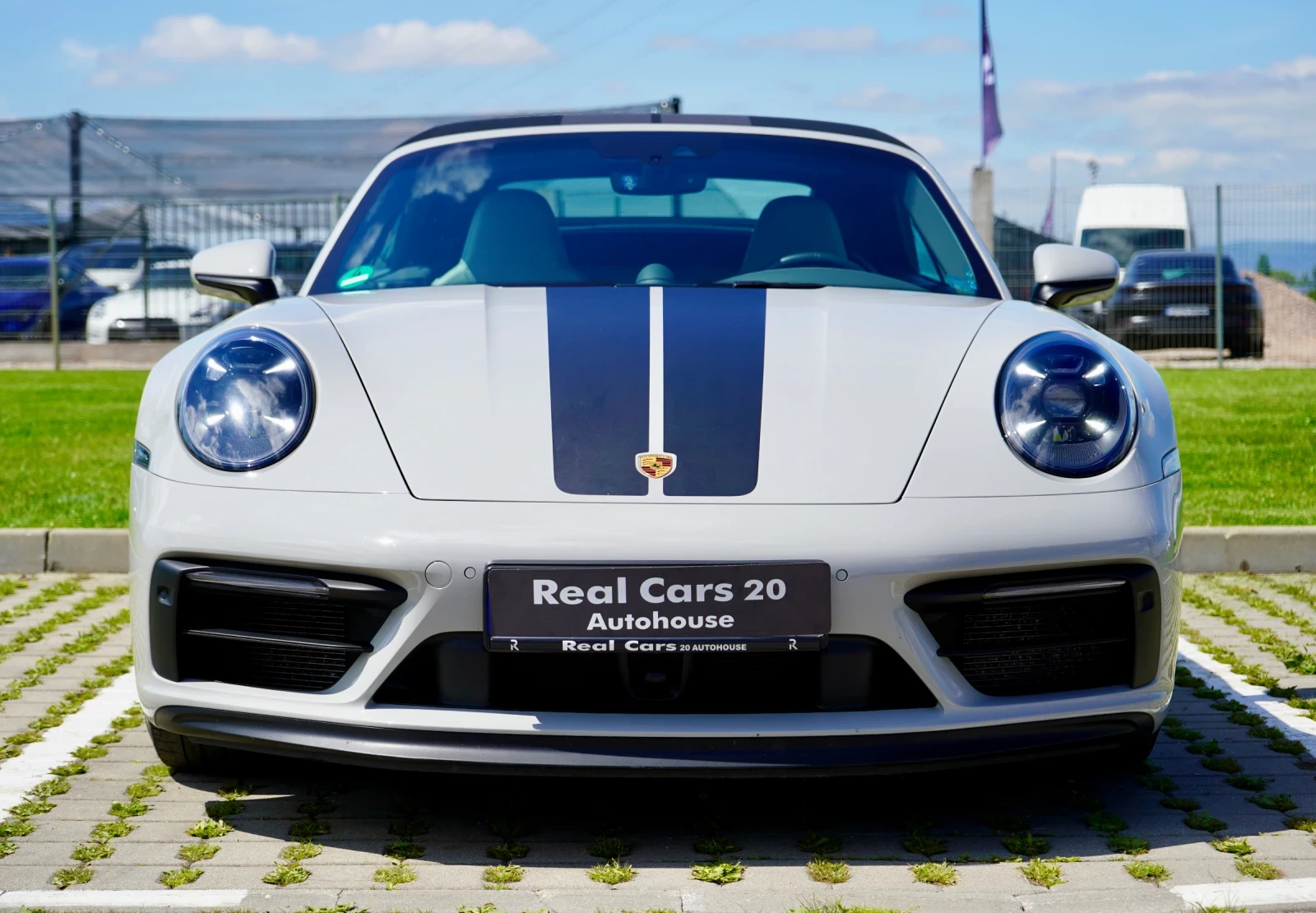 Porsche 911 992* 4 GTS* CERAMIC* APPR* LIFT* BURM* 360* DISTR*, снимка 2 - Автомобили и джипове - 54595344