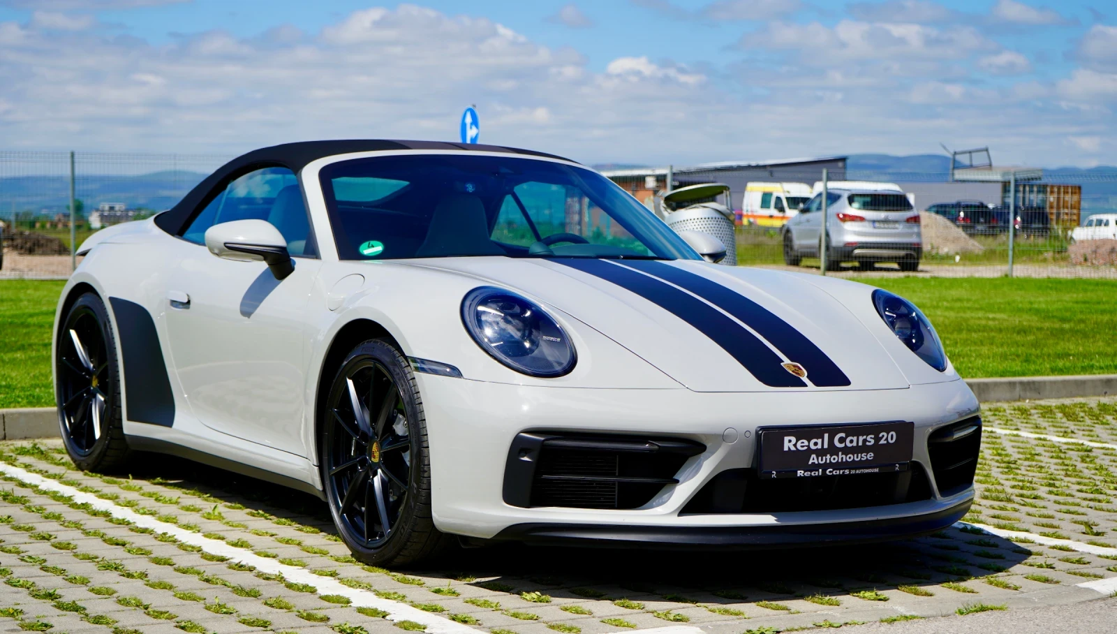 Porsche 911 992* 4 GTS* CERAMIC* APPR* LIFT* BURM* 360* DISTR*, снимка 3 - Автомобили и джипове - 54595344