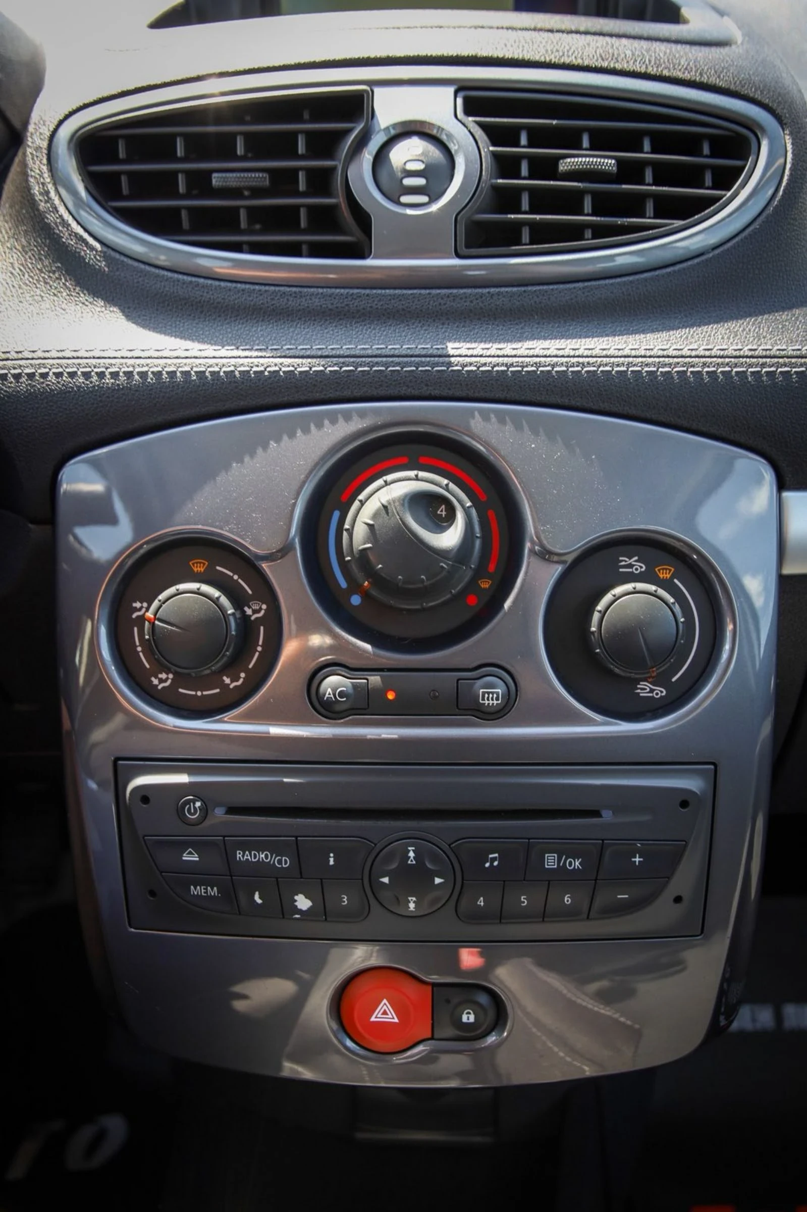 Renault Clio 1.2T ГАЗ ЛИЗИНГ, снимка 12 - Автомобили и джипове - 54718867