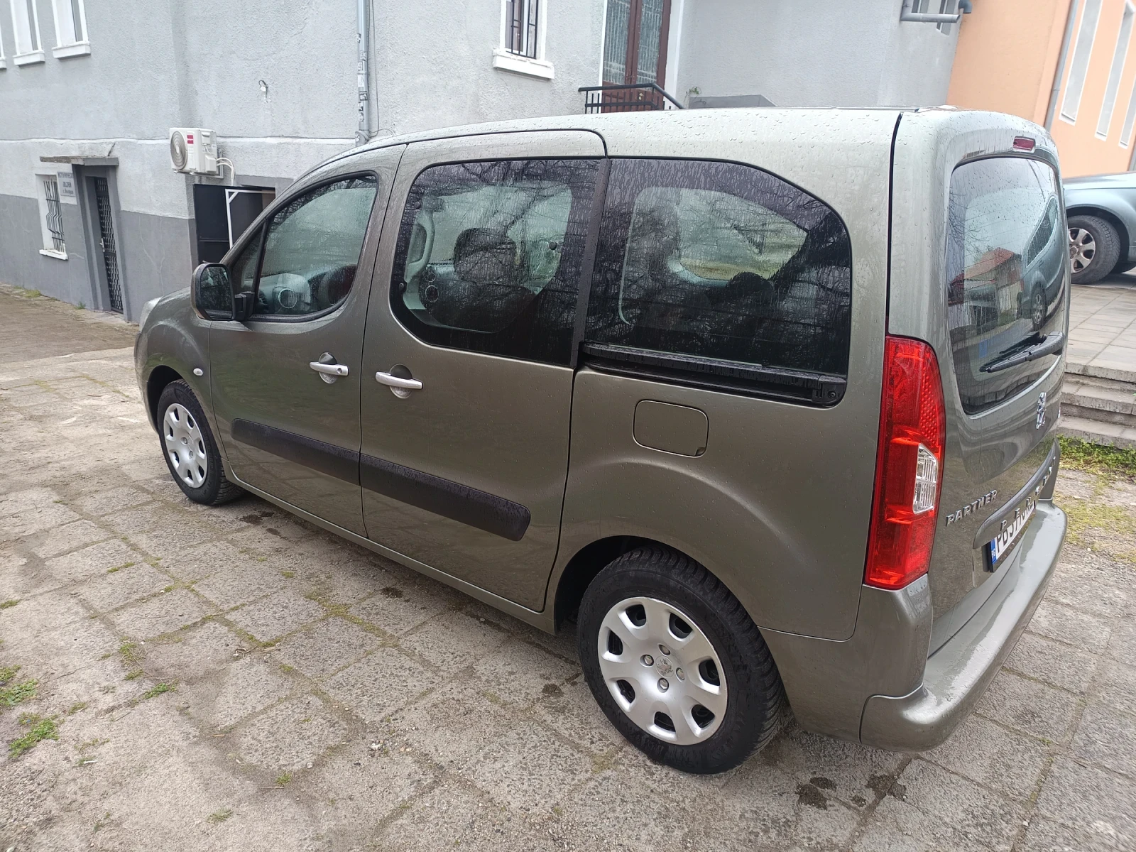 Peugeot Partner 1.6i Tepee, снимка 5 - Автомобили и джипове - 54810250