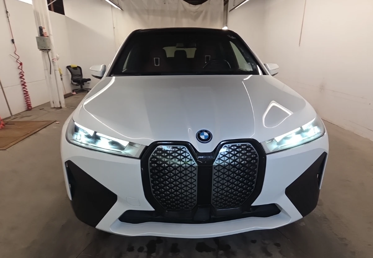 BMW iX 50* xDrive* Harman* 360CAM* УНИКАТ, снимка 2 - Автомобили и джипове - 55227045