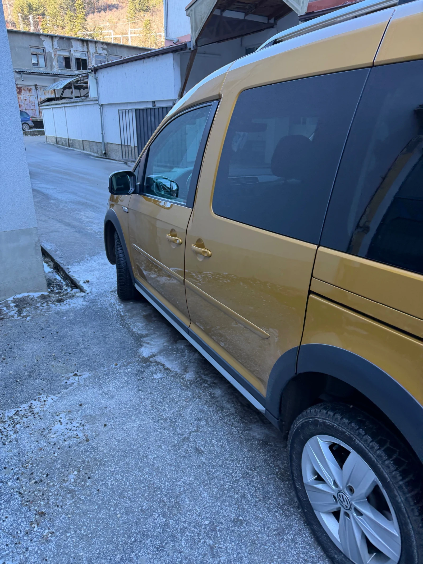 VW Caddy 4motion 2.0TDI, снимка 9 - Автомобили и джипове - 55326769