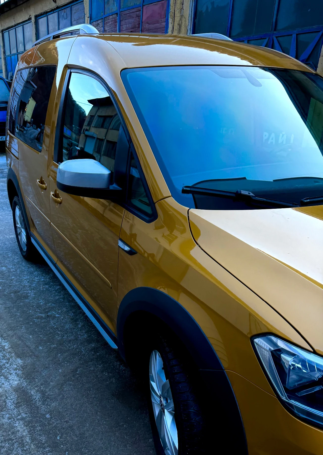 VW Caddy 4motion 2.0TDI, снимка 7 - Автомобили и джипове - 55326769