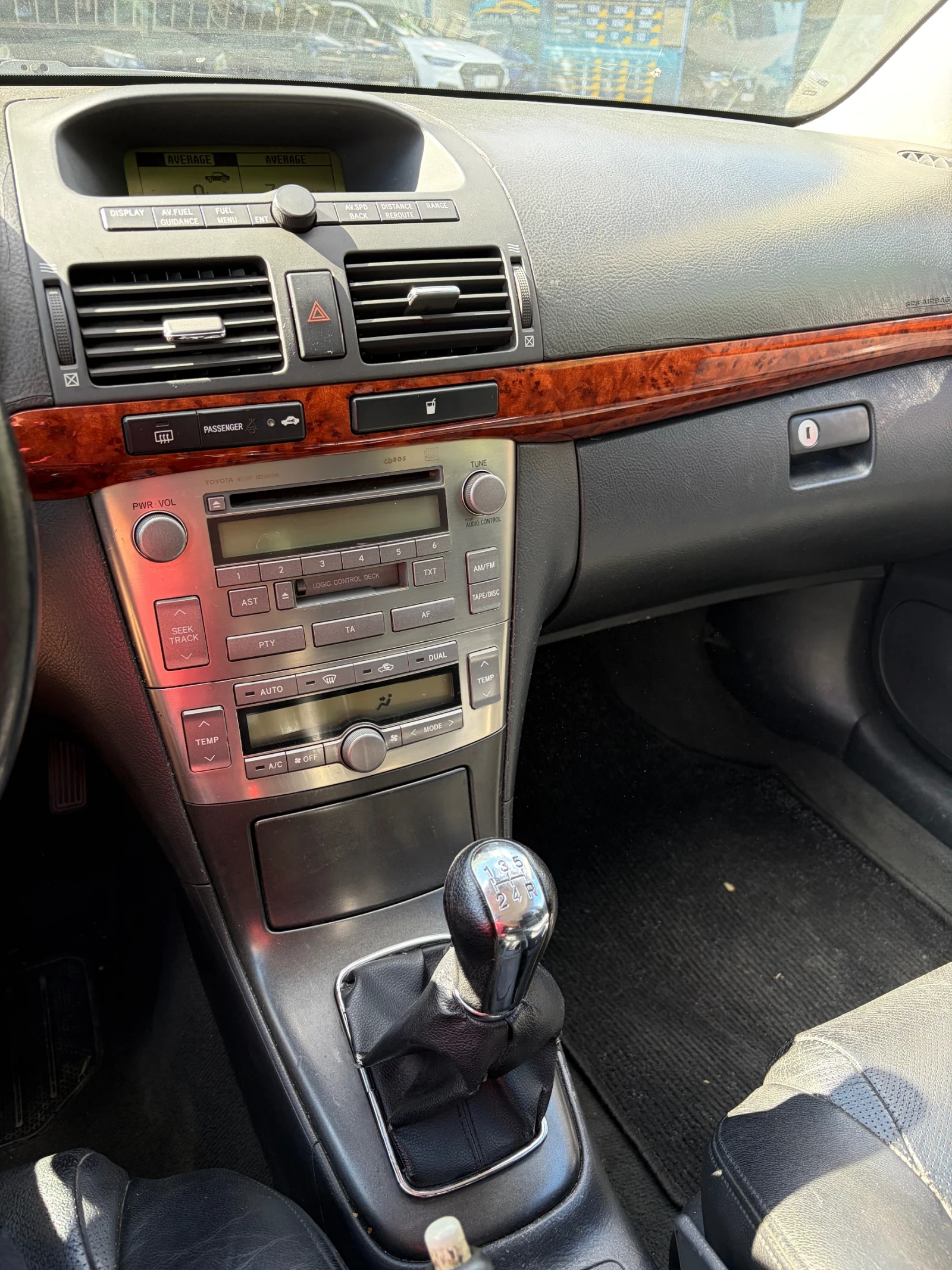 Toyota Avensis 2.0 d4d, снимка 8 - Автомобили и джипове - 56201160