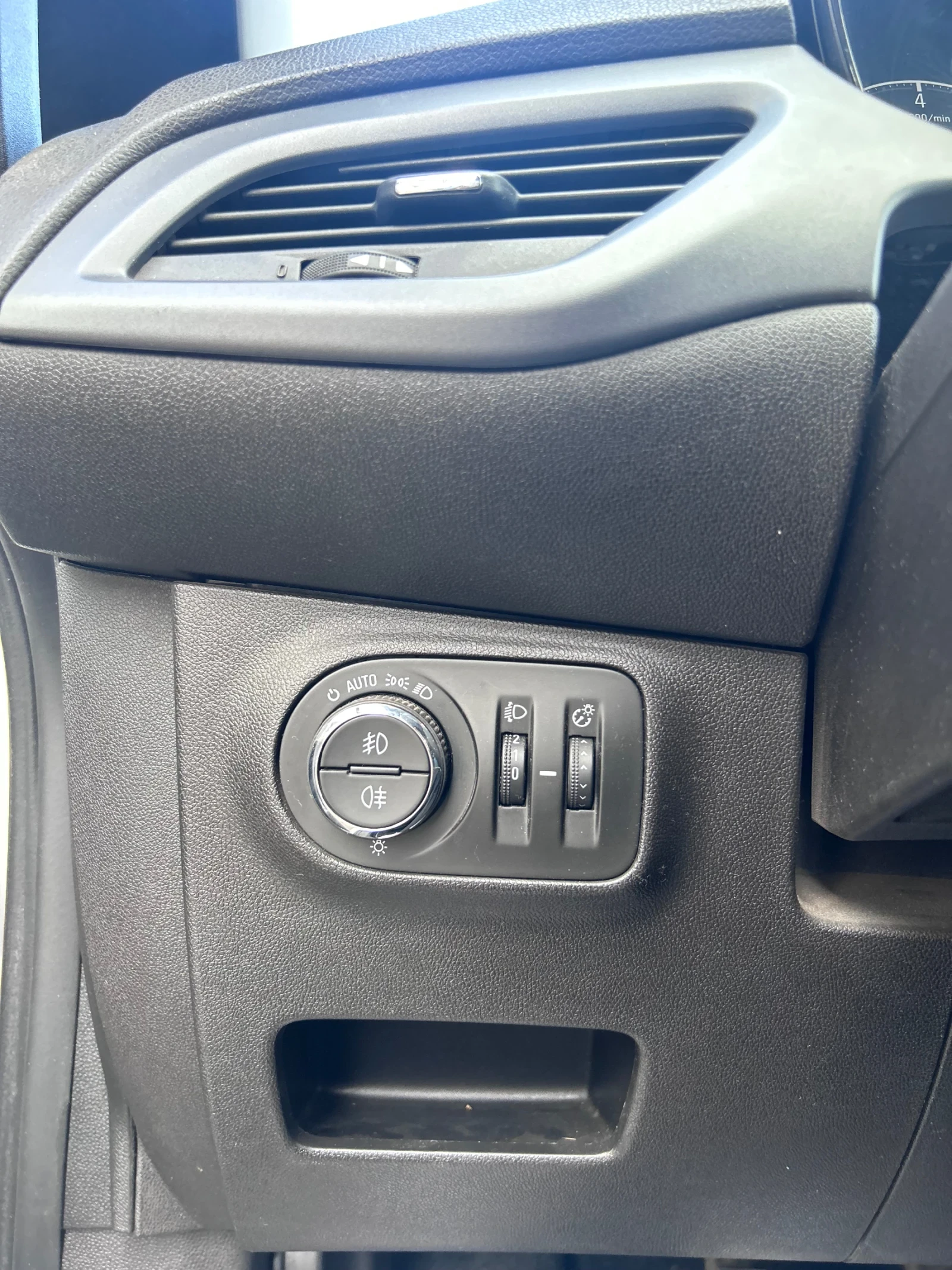 Opel Corsa 1.4, снимка 3 - Автомобили и джипове - 56441452