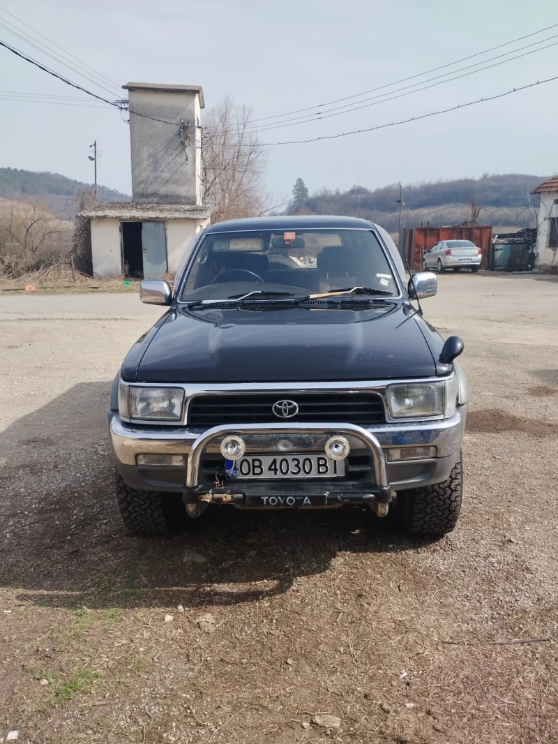 Toyota Hilux 2400, снимка 12 - Автомобили и джипове - 49610137