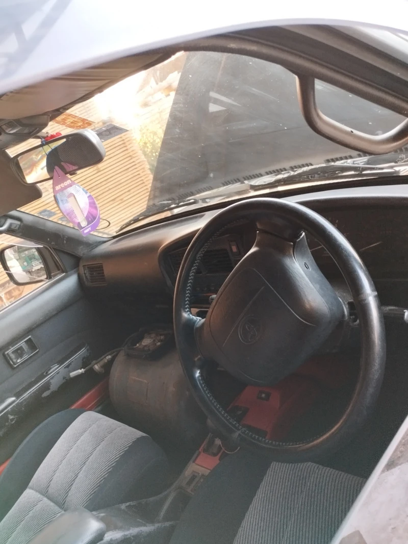 Toyota Hilux 2400, снимка 2 - Автомобили и джипове - 47488058