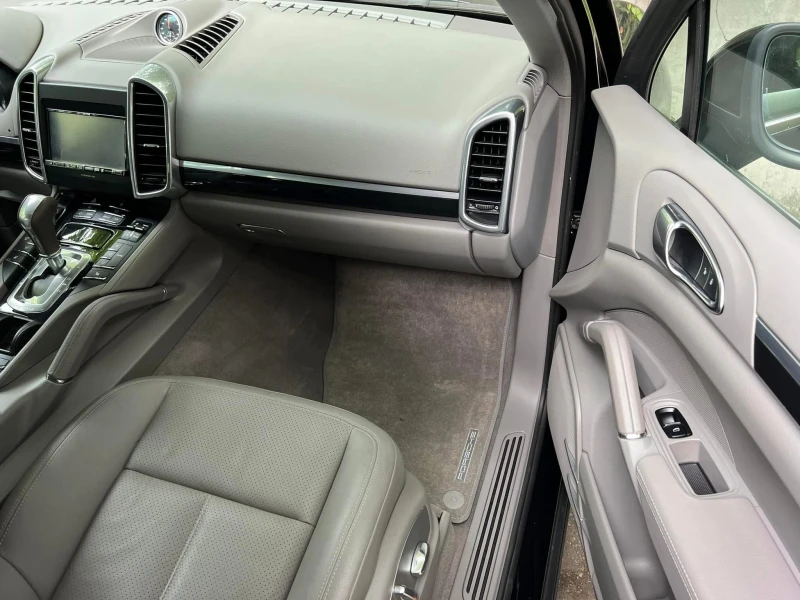 Porsche Cayenne 3.6 XENON/NAVI/KAMERA/PODGREV/KOJA/UNIKAT, снимка 13 - Автомобили и джипове - 47135358