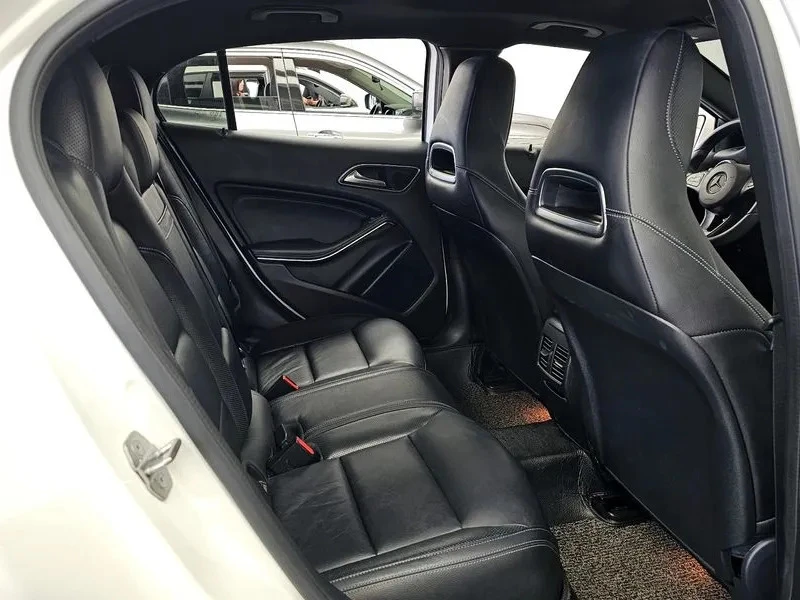 Mercedes-Benz GLA 200, снимка 11 - Автомобили и джипове - 54750788