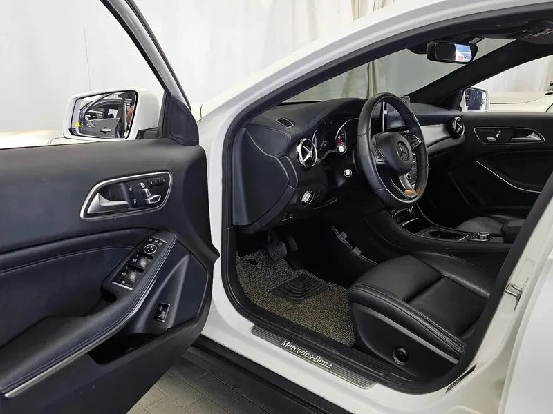 Mercedes-Benz GLA 200, снимка 9 - Автомобили и джипове - 54750788