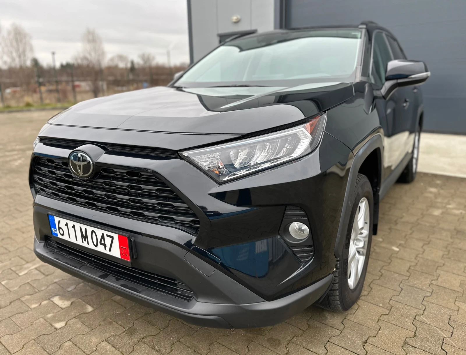 Toyota Rav4 2.5 XLE AWD - изображение 3