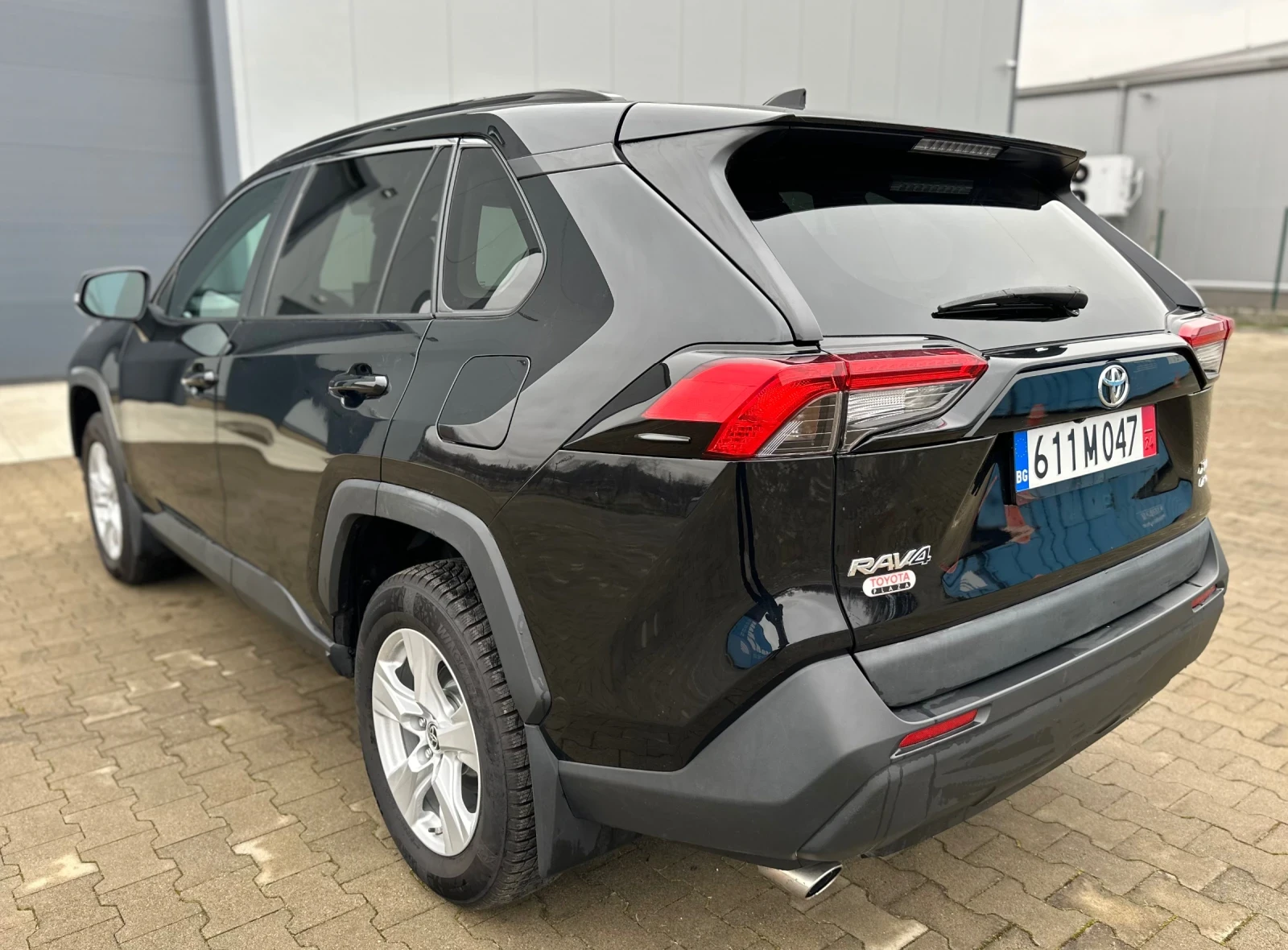 Toyota Rav4 2.5 XLE AWD - изображение 6