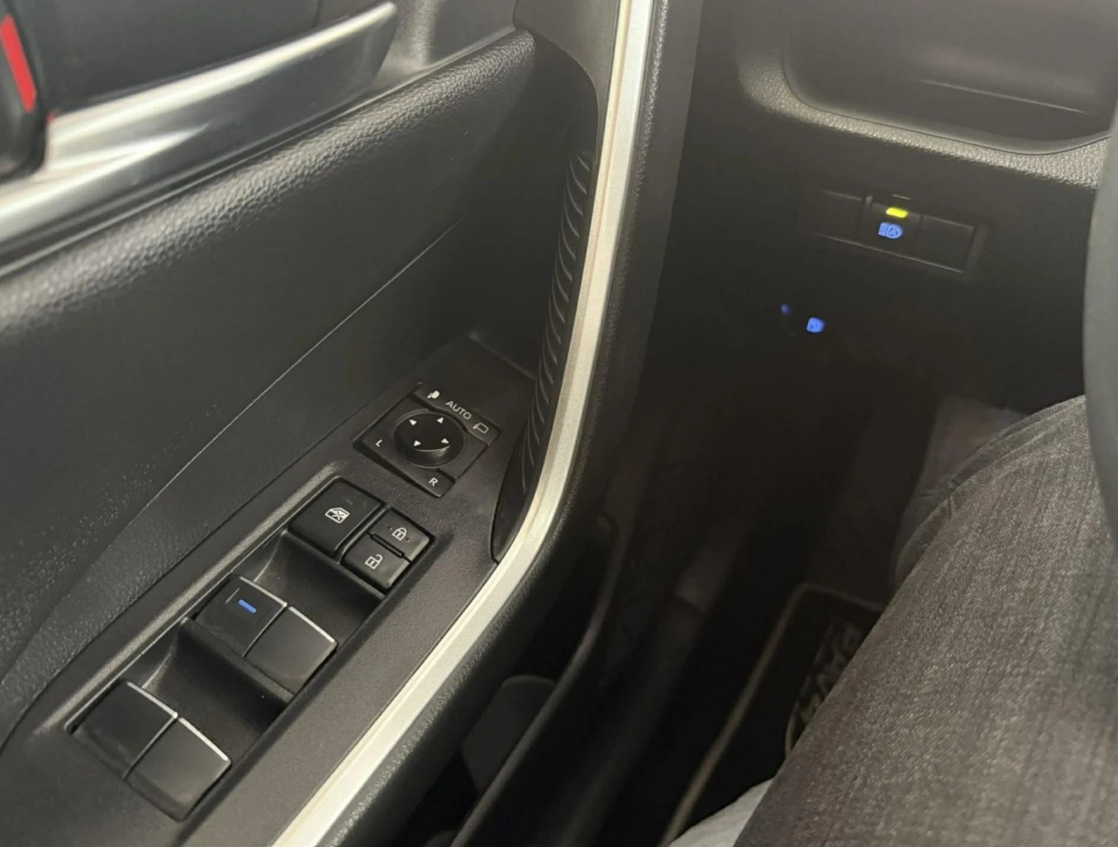 Toyota Rav4 2, 5  Hybrid.160 KW.Navi.Led.Kamera - изображение 10