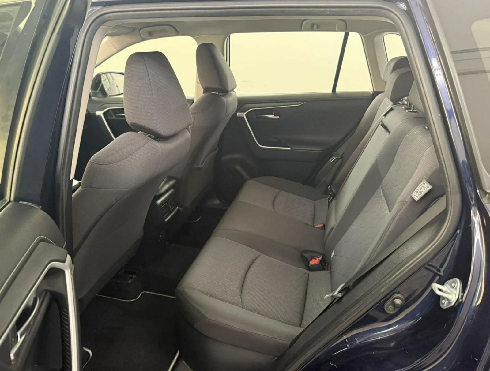 Toyota Rav4 2, 5  Hybrid.160 KW.Navi.Led.Kamera - изображение 7