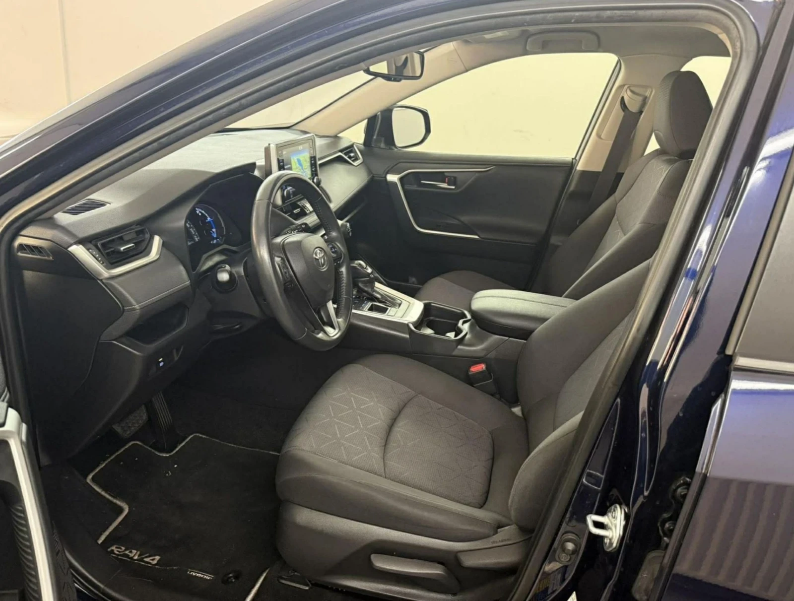 Toyota Rav4 2, 5  Hybrid.160 KW.Navi.Led.Kamera - изображение 6