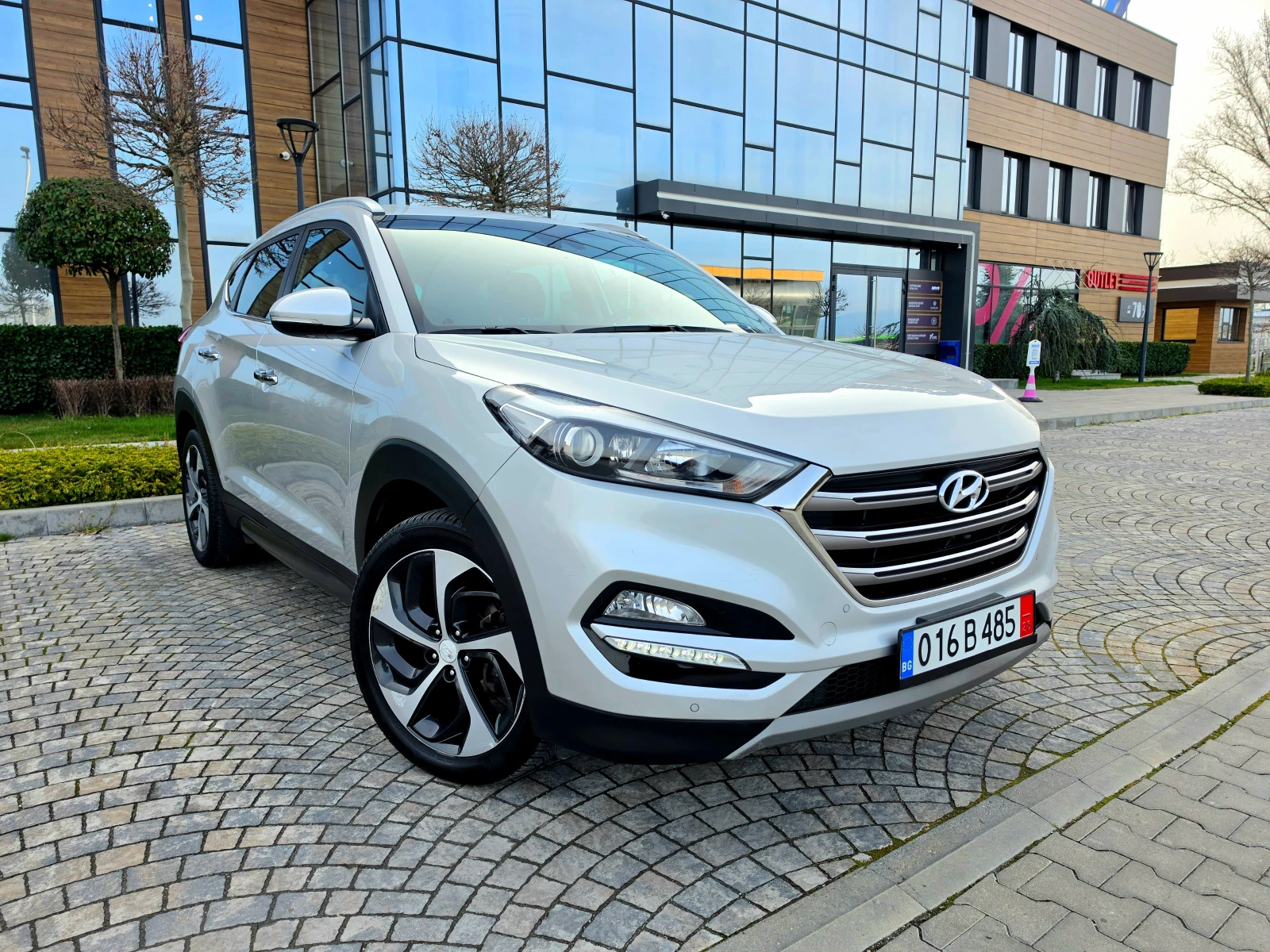 Hyundai Tucson 1.7CRDI* NAVI* LED* TOP* , снимка 3 - Автомобили и джипове - 53916389