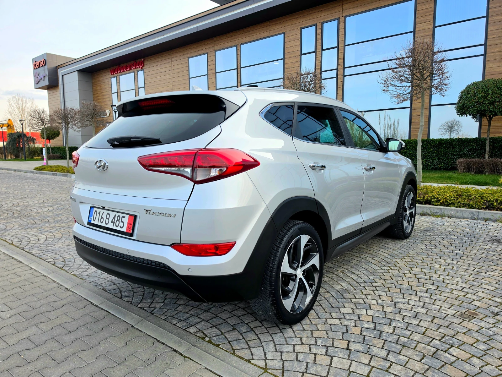 Hyundai Tucson 1.7CRDI* NAVI* LED* TOP* , снимка 5 - Автомобили и джипове - 53916389