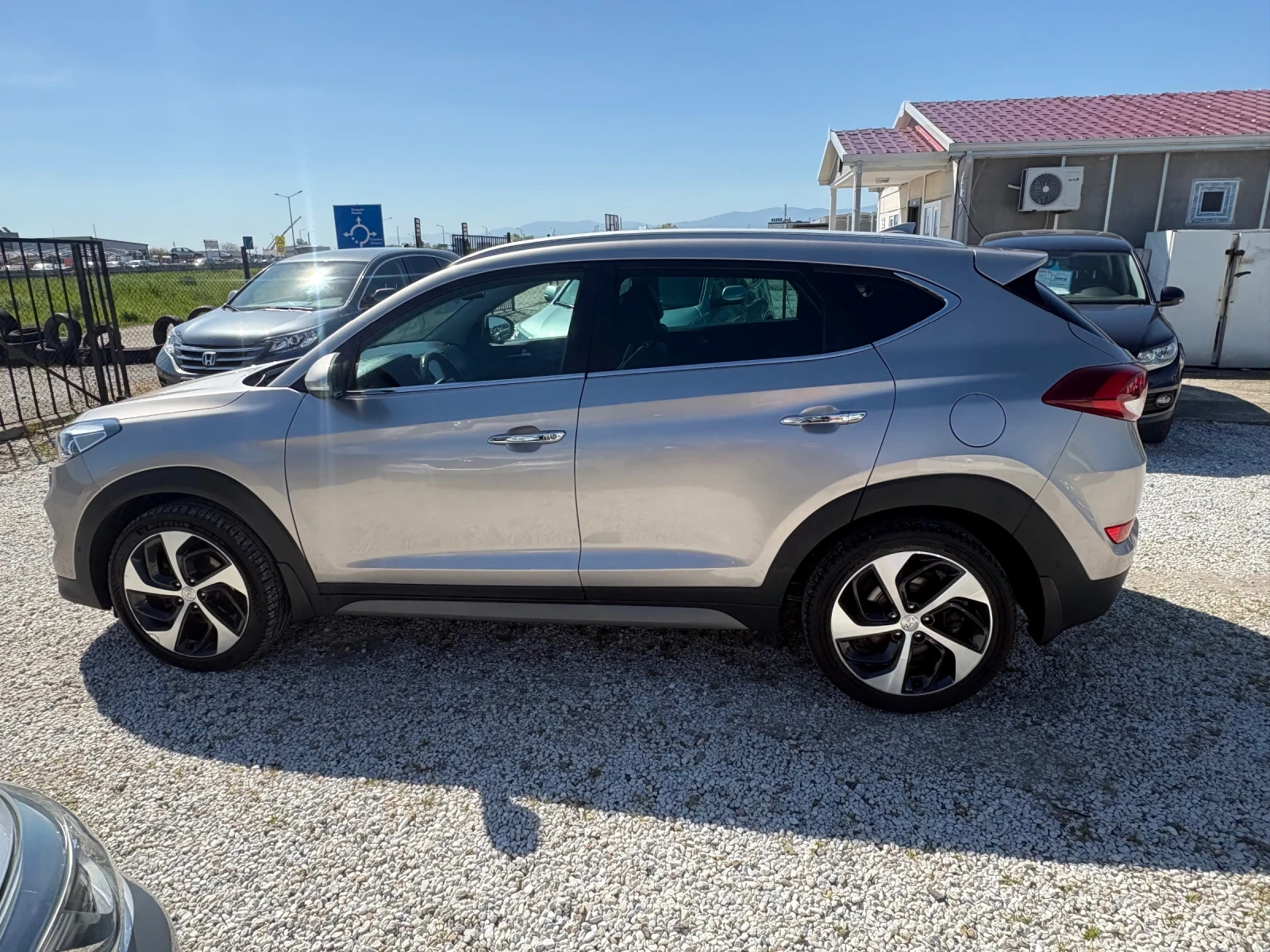 Hyundai Tucson, снимка 3 - Автомобили и джипове - 54314129
